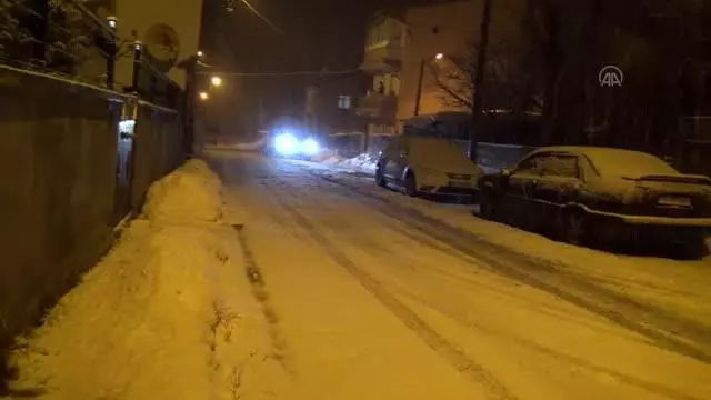 Kar yağışı etkili oluyor Kar yağışı etkili oluyor