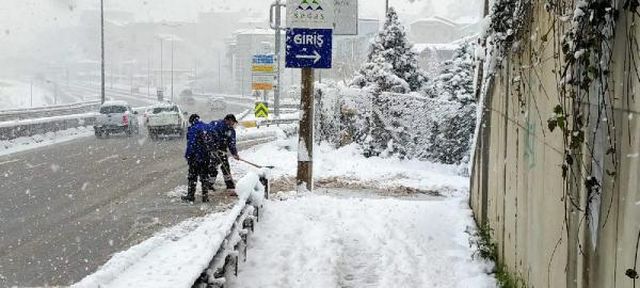 kocaeli de kar yagisi ulasimi olumsuz etkiled 12 13930624 o
