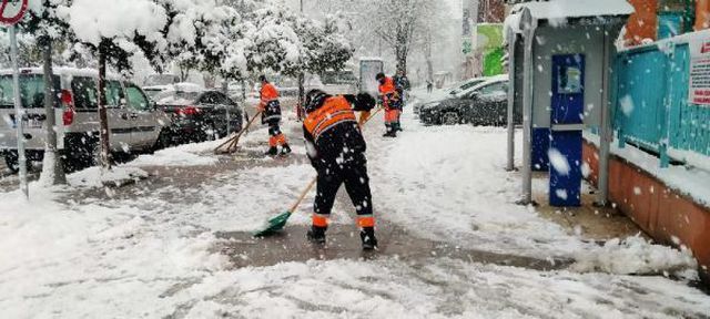 kocaeli de kar yagisi ulasimi olumsuz etkiled 13 13930624 o