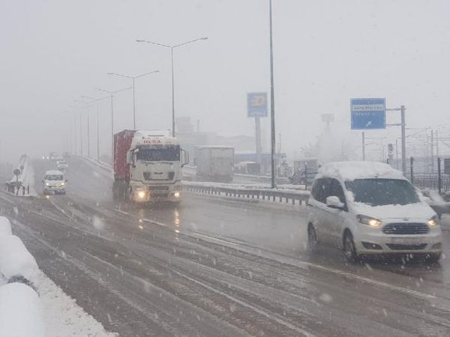 kocaeli de kar yagisi ulasimi olumsuz etkiled 6 13930624 o