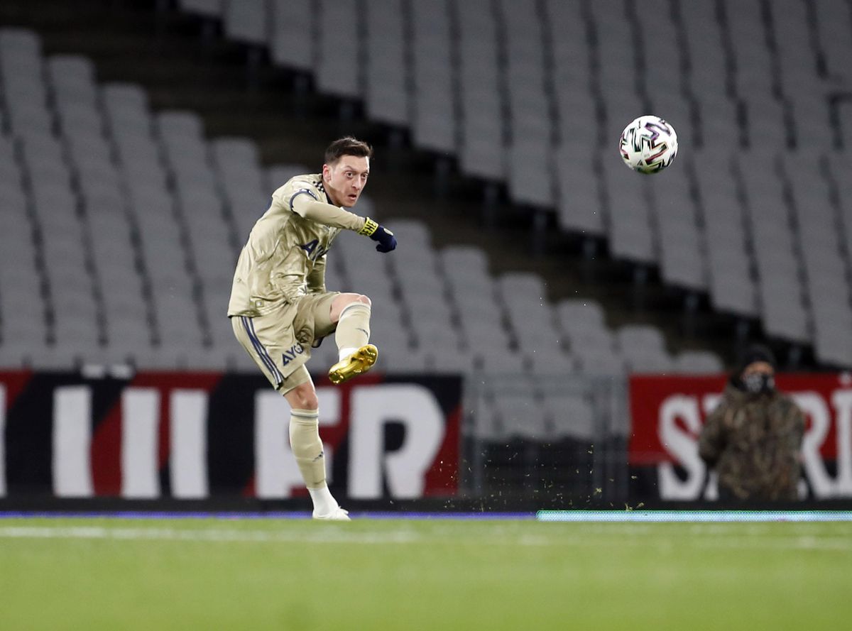 Mesut Özil şampiyonluk için iddialı: Takıma daha fazla katkım olacak ve zafer için her şeyi yapacağız