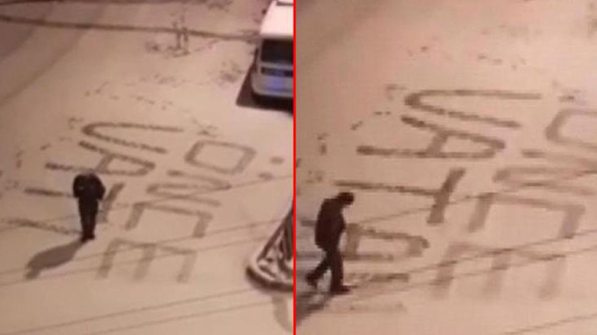 Polis memuru karla kaplı yola 'Önce Vatan' yazdı! Görüntü sosyal medyada beğeni rekoru kırdı