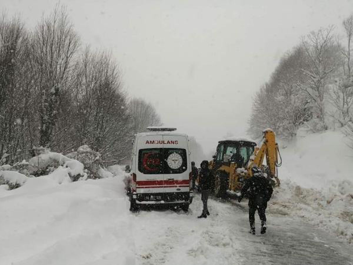 Sakarya'da kar yağışı ulaşımı olumsuz etkiledi