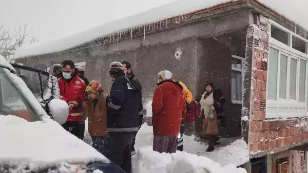 Son dakika haber... Sancıları başlayan hamile kadını UMKE ekibi hastaneye yetiştirdi Son dakika haber... Sancıları başlayan hamile kadını UMKE ekibi hastaneye yetiştirdi
