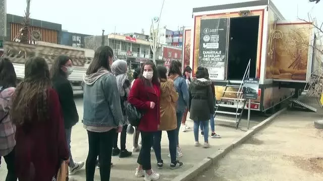 Silopi'de Çanakkale Mobil Müze aracına yoğun ilgi Silopi'de Çanakkale Mobil Müze aracına yoğun ilgi