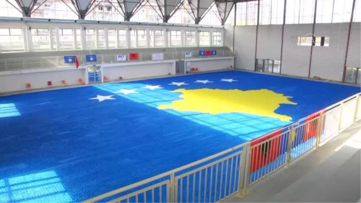 SKENDERAY - Kosovalı öğretmen origami ile yaptığı 1216 metrekarelik bayrakla Guinness'e girmeyi hedefliyor