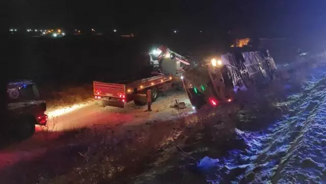 Son Dakika! Konya'da otobüs, tır ve bir otomobilin karıştığı kazada 5 kişi öldü, 38 kişi yaralandı Son Dakika! Konya'da otobüs, tır ve bir otomobilin karıştığı kazada 5 kişi öldü, 38 kişi yaralandı