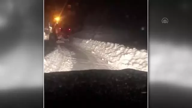 Tipide mahsur kalan hastanın imdadına karla mücadele ekipleri yetişti Tipide mahsur kalan hastanın imdadına karla mücadele ekipleri yetişti