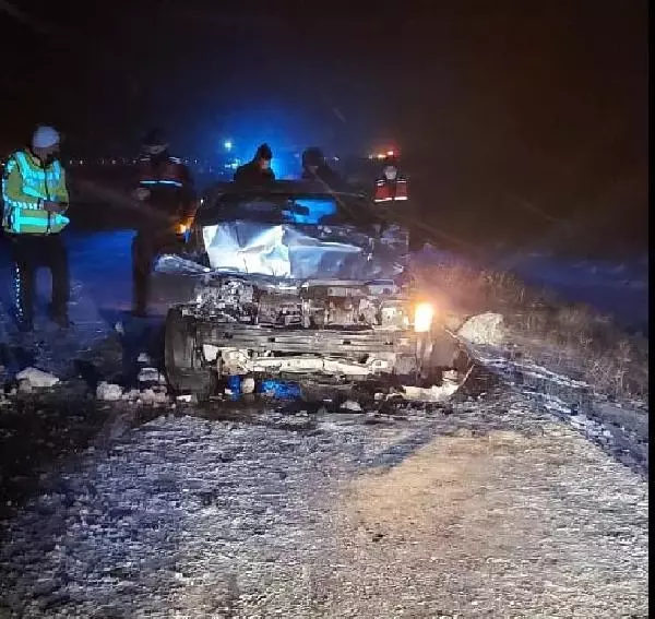 TIR ile otomobil çarpıştı: 4 yaralı TIR ile otomobil çarpıştı: 4 yaralı