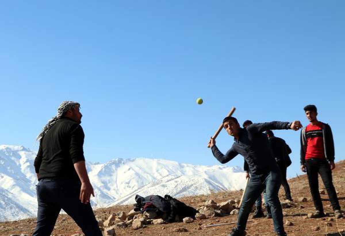 Vanlı gençlerin beyzbolu,'topa garane'