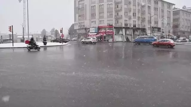 Yoğun kar etkili oluyor Yoğun kar etkili oluyor