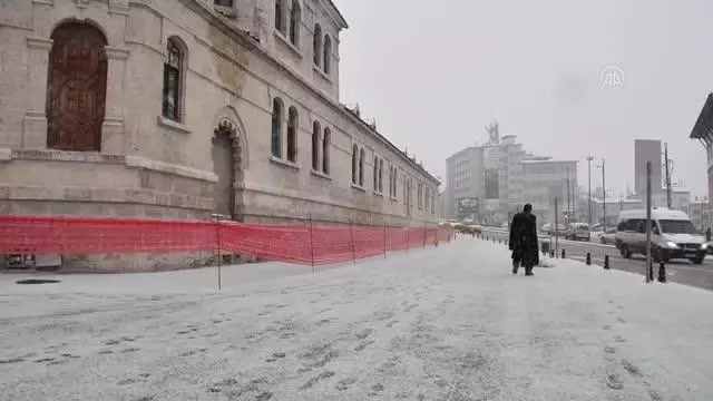Yoğun kar etkili oluyor Yoğun kar etkili oluyor