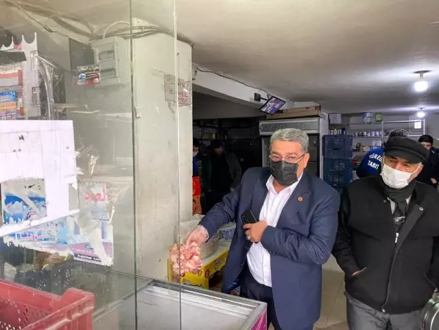 Markete yapılan baskında kokmuş 200 tüm tavuk ve 150 kilogram kıyma ele geçirildi Markete yapılan baskında kokmuş 200 tüm tavuk ve 150 kilogram kıyma ele geçirildi