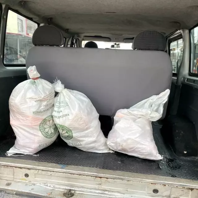 Markete yapılan baskında kokmuş 200 tüm tavuk ve 150 kilogram kıyma ele geçirildi Markete yapılan baskında kokmuş 200 tüm tavuk ve 150 kilogram kıyma ele geçirildi