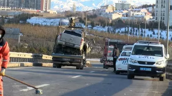 Son dakika haberi! Ankara'da iki kamyonet çarpıştı: 1 ölü, 1 yaralı Son dakika haberi! Ankara'da iki kamyonet çarpıştı: 1 ölü, 1 yaralı