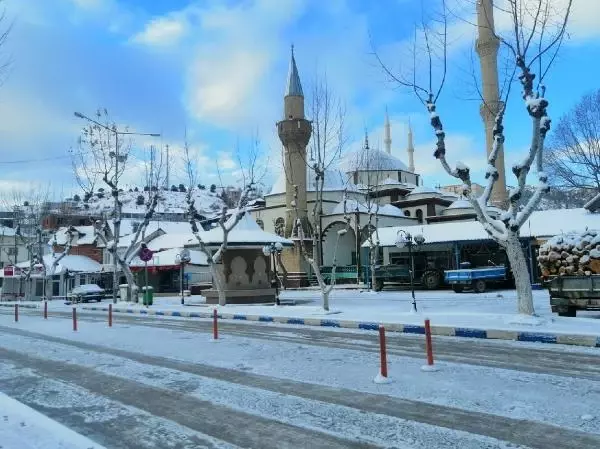 Antalya'nın yüksek kesimlerine kar yağdı Antalya'nın yüksek kesimlerine kar yağdı