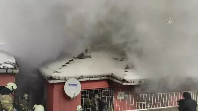 Son dakika haberleri... Ataşehir'de tek katlı evde çıkan yangın söndürüldü Son dakika haberleri... Ataşehir'de tek katlı evde çıkan yangın söndürüldü