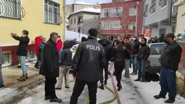 Son dakika haberleri... Ataşehir'de tek katlı evde çıkan yangın söndürüldü Son dakika haberleri... Ataşehir'de tek katlı evde çıkan yangın söndürüldü
