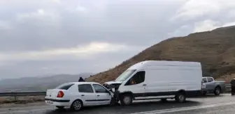 Batman'da otomobil ile minibüs çarpıştı; sürücüler yaralı