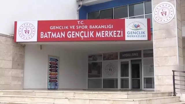 Batmanlı gençler ata sporu okçuluğu öğreniyor Batmanlı gençler ata sporu okçuluğu öğreniyor