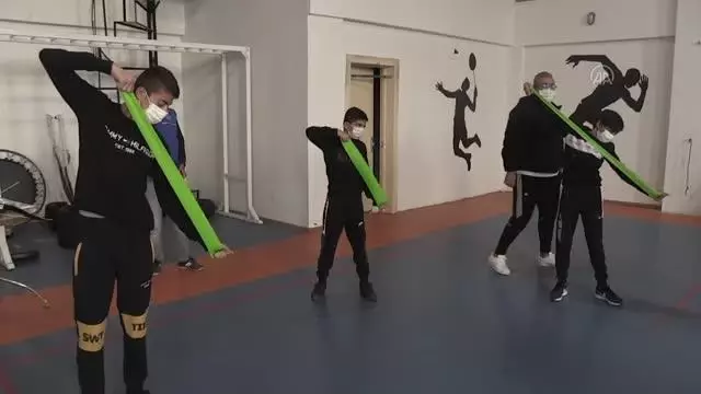 Batmanlı gençler ata sporu okçuluğu öğreniyor Batmanlı gençler ata sporu okçuluğu öğreniyor