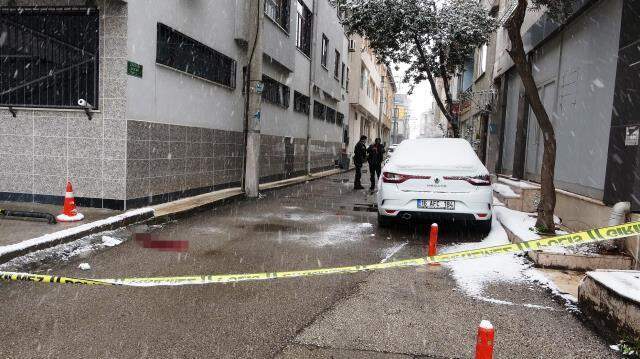 Bursa'da gazeteciye silahlı saldırı kamerada