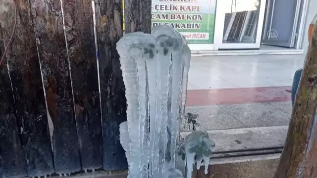 ÇANAKKALE - Küçükkuyu'da ender görülen aşırı soğuklar hayatı olumsuz etkiledi