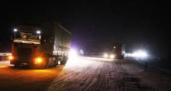 Denizli'de kar yağışı yaşamı etkiledi, 1 ilçede eğitime ara verildi Denizli'de kar yağışı yaşamı etkiledi, 1 ilçede eğitime ara verildi