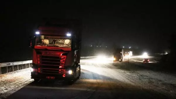 Denizli'de kar yağışı yaşamı etkiledi, 1 ilçede eğitime ara verildi Denizli'de kar yağışı yaşamı etkiledi, 1 ilçede eğitime ara verildi
