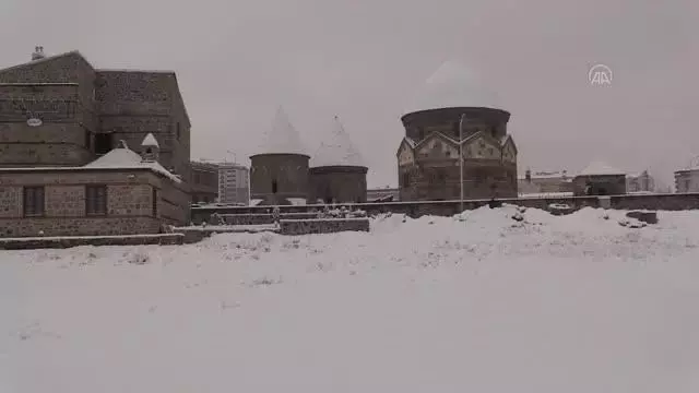 Doğu Anadolu kar yağışıyla yeniden beyaza büründü