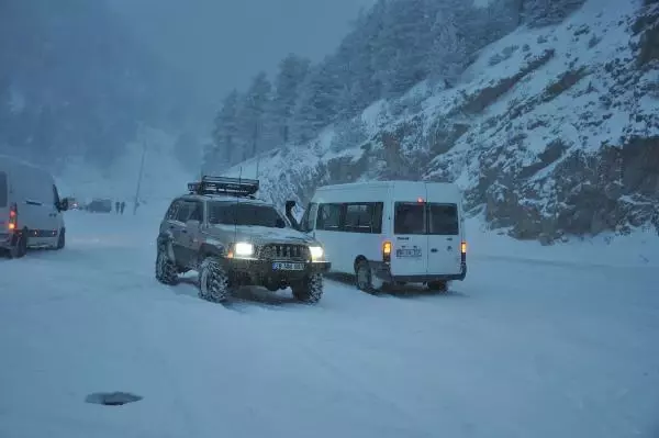 Doğu Karadeniz kara teslim; 1481 köy yolu kapandı, yüz yüze eğitime ara verildi Doğu Karadeniz kara teslim; 1481 köy yolu kapandı, yüz yüze eğitime ara verildi