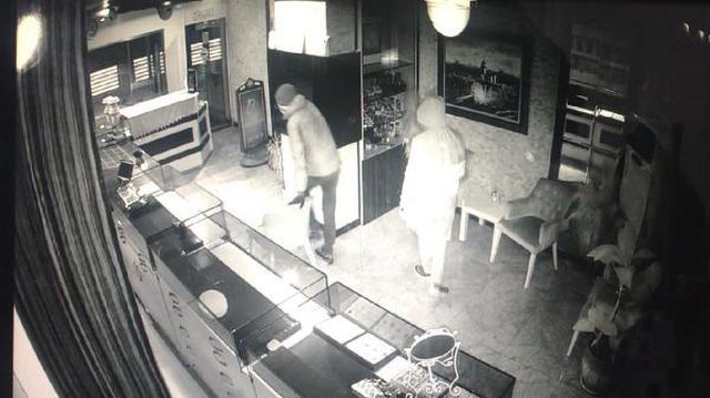 duvari delerek girdikleri kuyumcudan 80 bin 2 13933392 o
