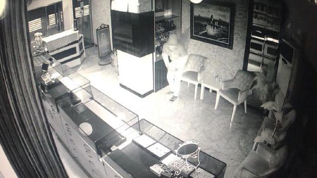 duvari delerek girdikleri kuyumcudan 80 bin 5 13933392 o