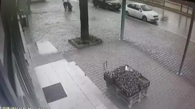 Son dakika haberi... Elektrikli bisiklet hırsızlığı güvenlik kamerasına yansıdı Son dakika haberi... Elektrikli bisiklet hırsızlığı güvenlik kamerasına yansıdı