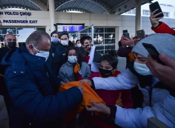 Galatasaray'a, Antalya'da coşkulu karşılama Galatasaray'a, Antalya'da coşkulu karşılama