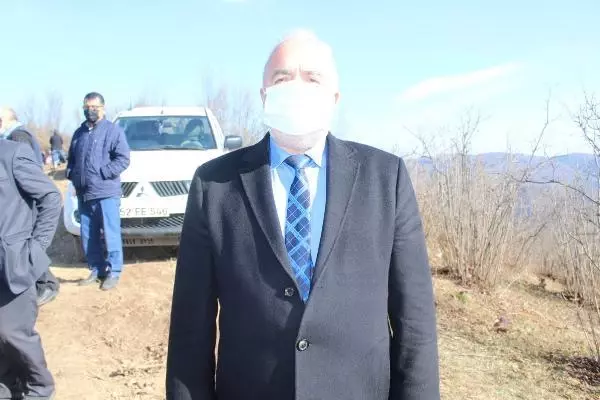 Gürgentepe'de 40 mahallenin görebileceği noktaya dev Türk bayrağı