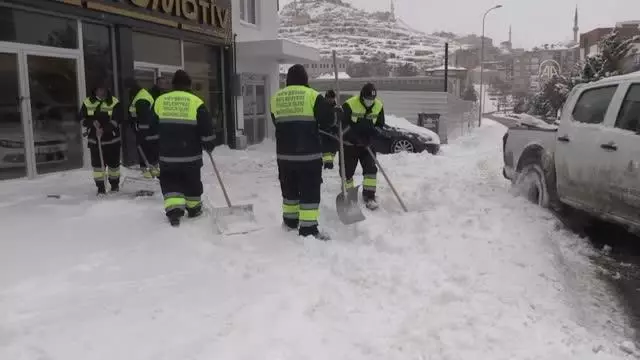 İç Anadolu'da ulaşıma kar engeli İç Anadolu'da ulaşıma kar engeli