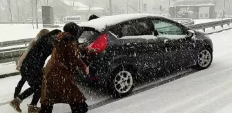 Kabataş: İstanbul'u etkisi altına alan kar, eziyete dönüştü! Trafik yoğunluğu %70'i geçti Kabataş: İstanbul'u etkisi altına alan kar, eziyete dönüştü! Trafik yoğunluğu %70'i geçti