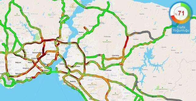 İstanbul'u etkisi altına alan kar, eziyete dönüştü! Trafik yoğunluğu %70'i geçti İstanbul'u etkisi altına alan kar, eziyete dönüştü! Trafik yoğunluğu %70'i geçti