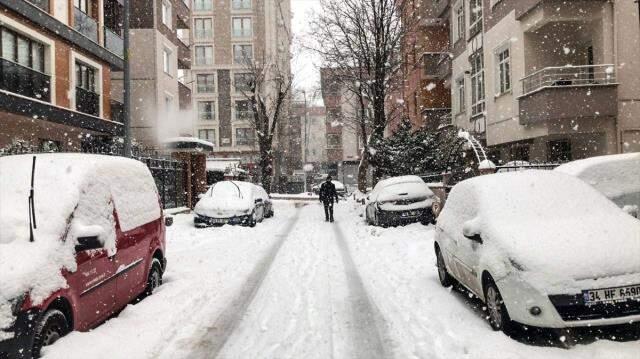İstanbul'u etkisi altına alan kar, eziyete dönüştü! Trafik yoğunluğu %70'e ulaştı İstanbul'u etkisi altına alan kar, eziyete dönüştü! Trafik yoğunluğu %70'e ulaştı