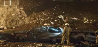 Kağıthane'de istinat duvarı 4 aracın üzerine çöktü(1)