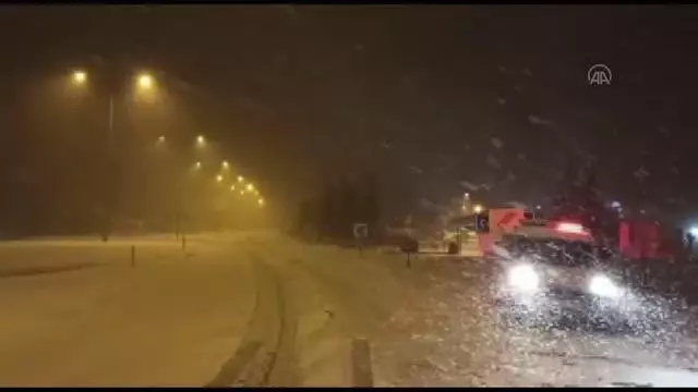 KAHRAMANMARAŞ - Elbistan-Göksun kara yolu yoğun kar yağışı nedeniyle ulaşıma kapandı