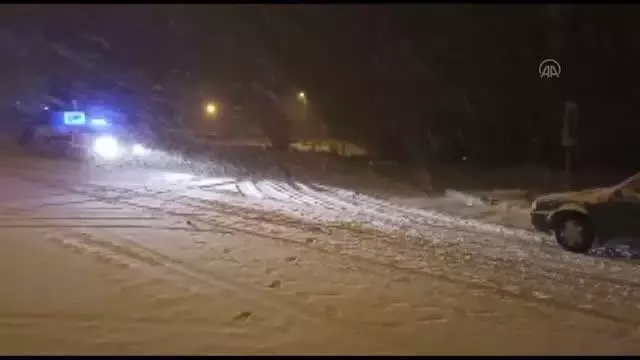 KAHRAMANMARAŞ - Elbistan-Göksun kara yolu yoğun kar yağışı nedeniyle ulaşıma kapandı