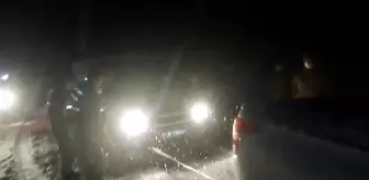 Kar yağışı nedeniyle yollarda mahsur kaldılar