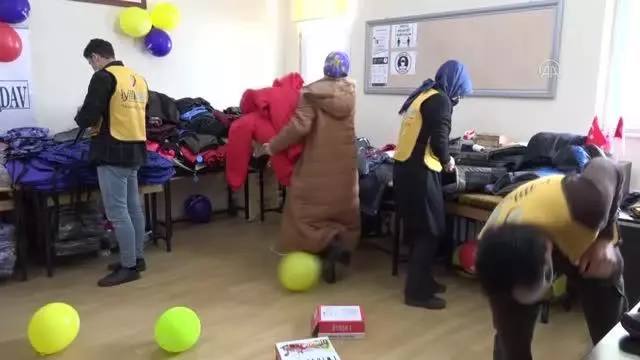 'Kardeşliğe Bir El Uzat' projesiyle ihtiyaç sahibi çocukların yüzü güldürüldü 'Kardeşliğe Bir El Uzat' projesiyle ihtiyaç sahibi çocukların yüzü güldürüldü