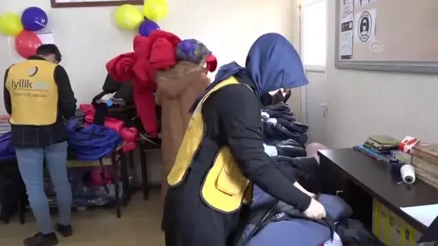 'Kardeşliğe Bir El Uzat' projesiyle ihtiyaç sahibi çocukların yüzü güldürüldü 'Kardeşliğe Bir El Uzat' projesiyle ihtiyaç sahibi çocukların yüzü güldürüldü