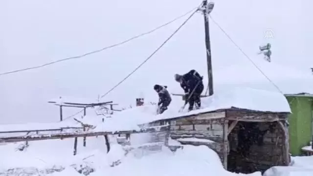 KASTAMONU - Kar nedeniyle bir restoranın çatısı çöktü, bazı köylere elektrik verilemiyor KASTAMONU - Kar nedeniyle bir restoranın çatısı çöktü, bazı köylere elektrik verilemiyor