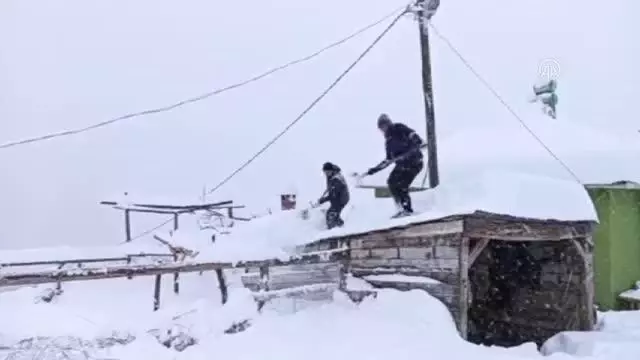 KASTAMONU - Kar nedeniyle bir restoranın çatısı çöktü, bazı köylere elektrik verilemiyor KASTAMONU - Kar nedeniyle bir restoranın çatısı çöktü, bazı köylere elektrik verilemiyor