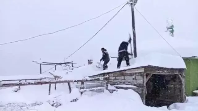 KASTAMONU - Kar nedeniyle bir restoranın çatısı çöktü, bazı köylere elektrik verilemiyor KASTAMONU - Kar nedeniyle bir restoranın çatısı çöktü, bazı köylere elektrik verilemiyor