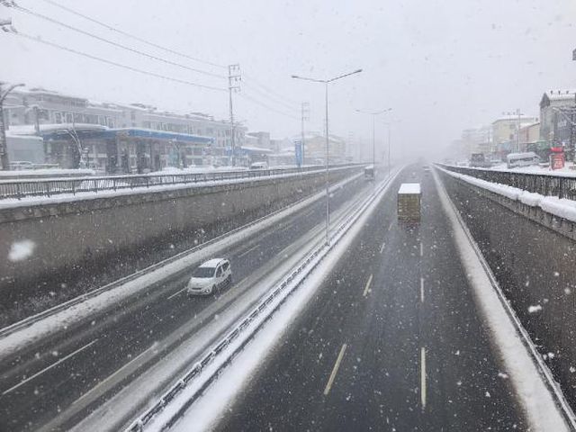 kocaeli de yogun kar yagisi ulasimi olumsuz 2 13933507 o